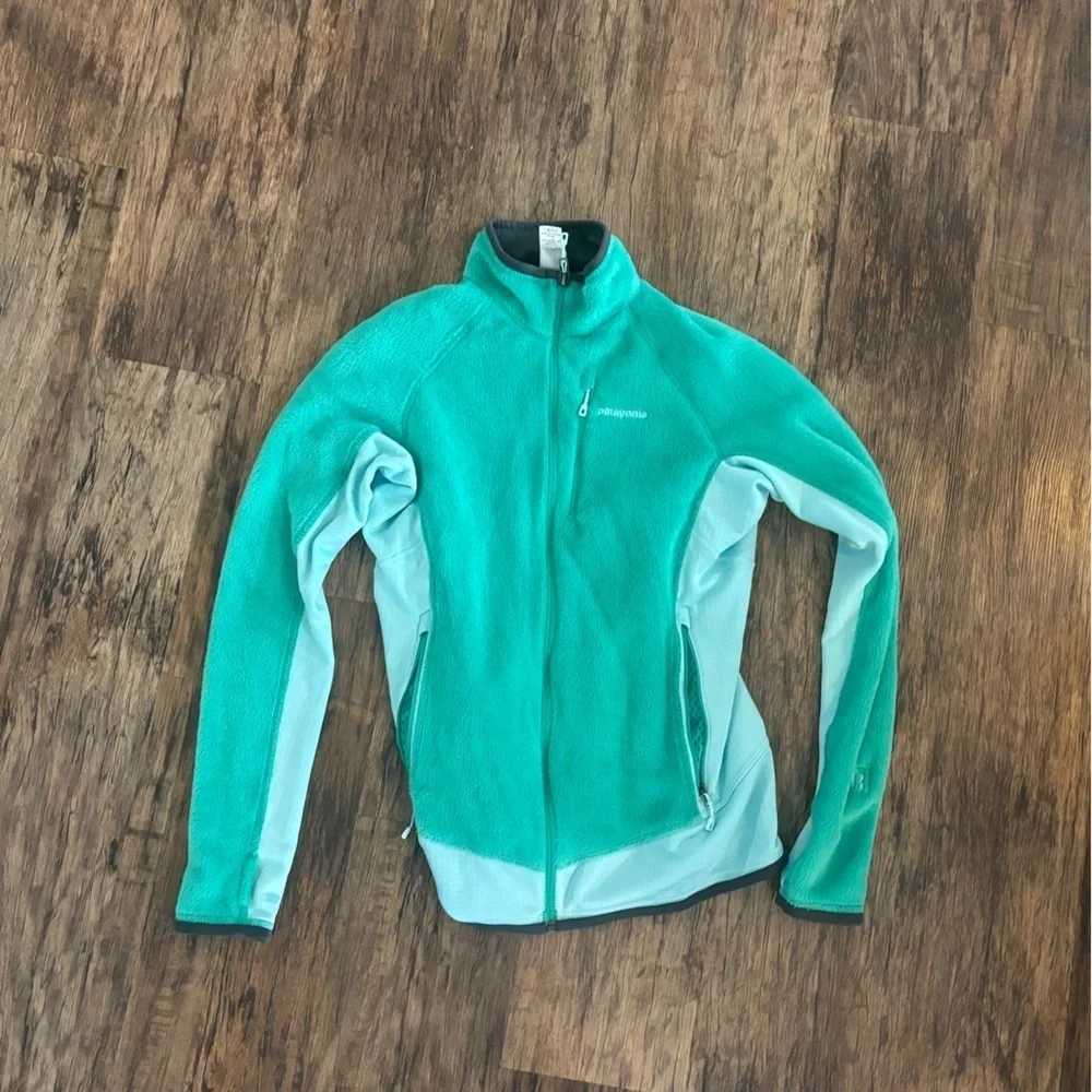 Patagonia Turquoise and Gray Fleece Jacket